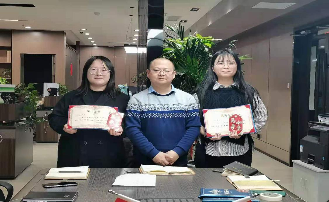 <b>党支部书记、总经理崔延渊颁发优秀组织奖</b>